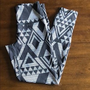 Medium Aerie-American Eagle Yoga Pants